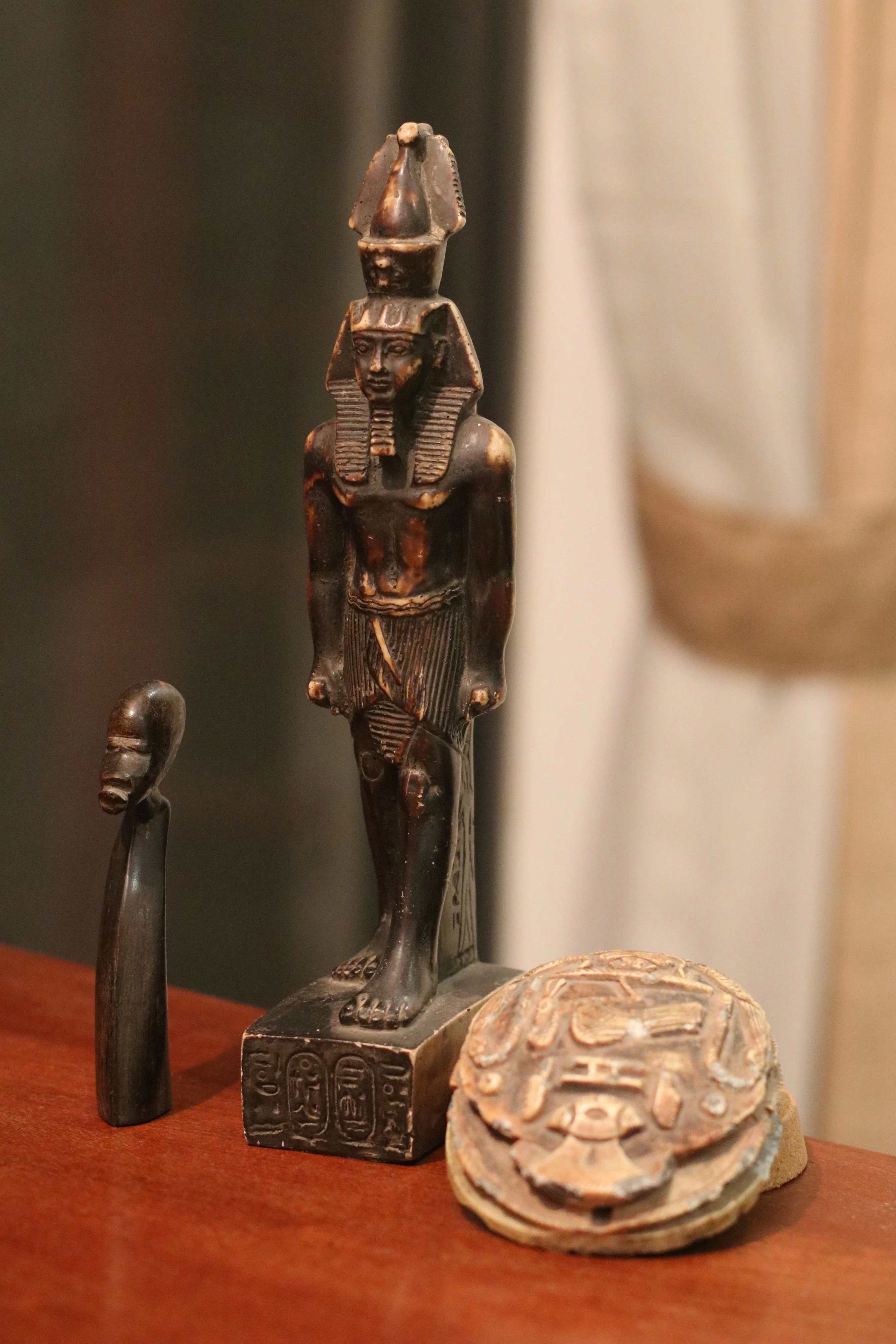 1. قسم التحف والتماثيل (الكنوز الفرعونية)